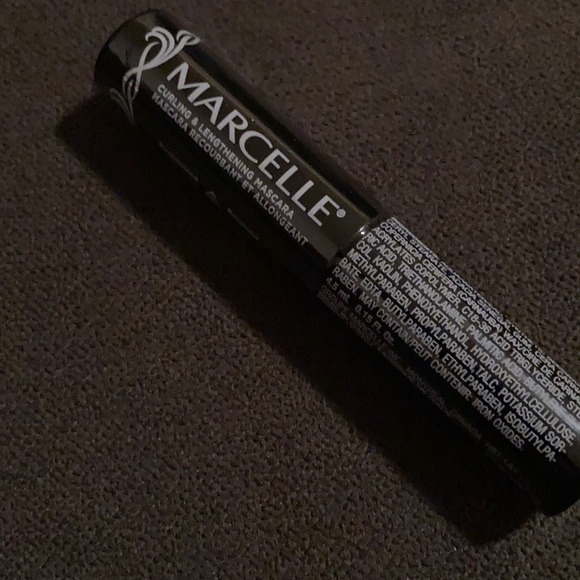 Full size eyeshadows! - Picture 2 of 5